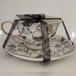 PARK CHATEAU NEW Magic Potion Skull Teacup & Saucer Set Black & White W/Gold